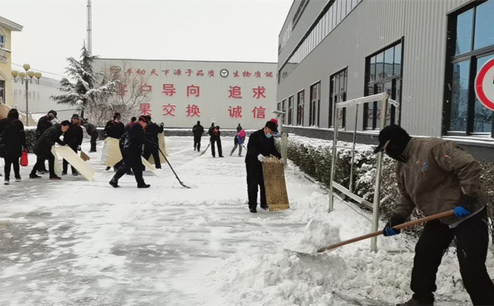 最美不止下雪天，還有這些“掃雪人”.jpg